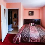 Leszczynski By Zabost Hotell